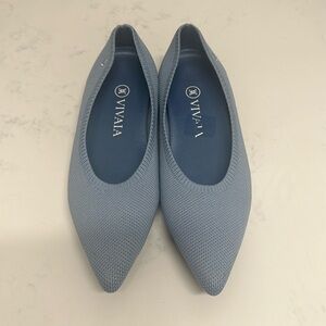 Vivaia pointed-toe flat